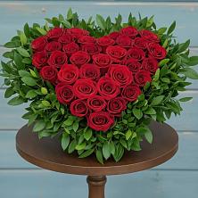 Композиция Сердце в любви в Санкт-Петербурге Цветочная композиция из Розы в виде сердца в Санкт-Петербурге