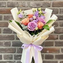 Букет цветочные ноты в Санкт-Петербурге Букет цветов из:  Лизиантусы и Розы в Санкт-Петербурге