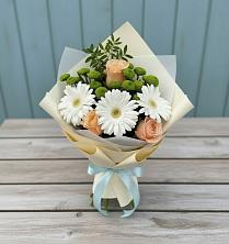 Букет герберы и розы в Санкт-Петербурге Букет цветов из:  Герберы, Розы и Хризантемы в Санкт-Петербурге