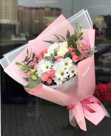Букет цветов из: Розы, Лизиантусы и Хризантемы в Санкт-Петербурге